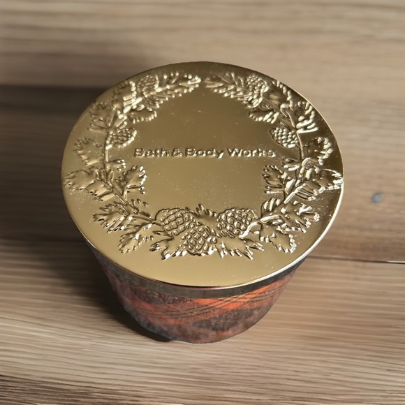 Bath & Body Works Cinnamon Sugared Pecans 14.5oz. 3-Wick Jar‎ Candle - Picture 3 of 5